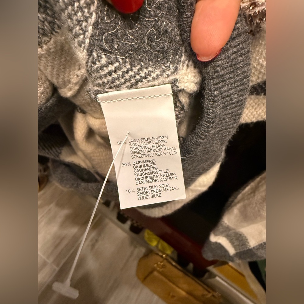 BEAUTIFUL Brunello Cuccinelli zip up sweater - Picture 5 of 6